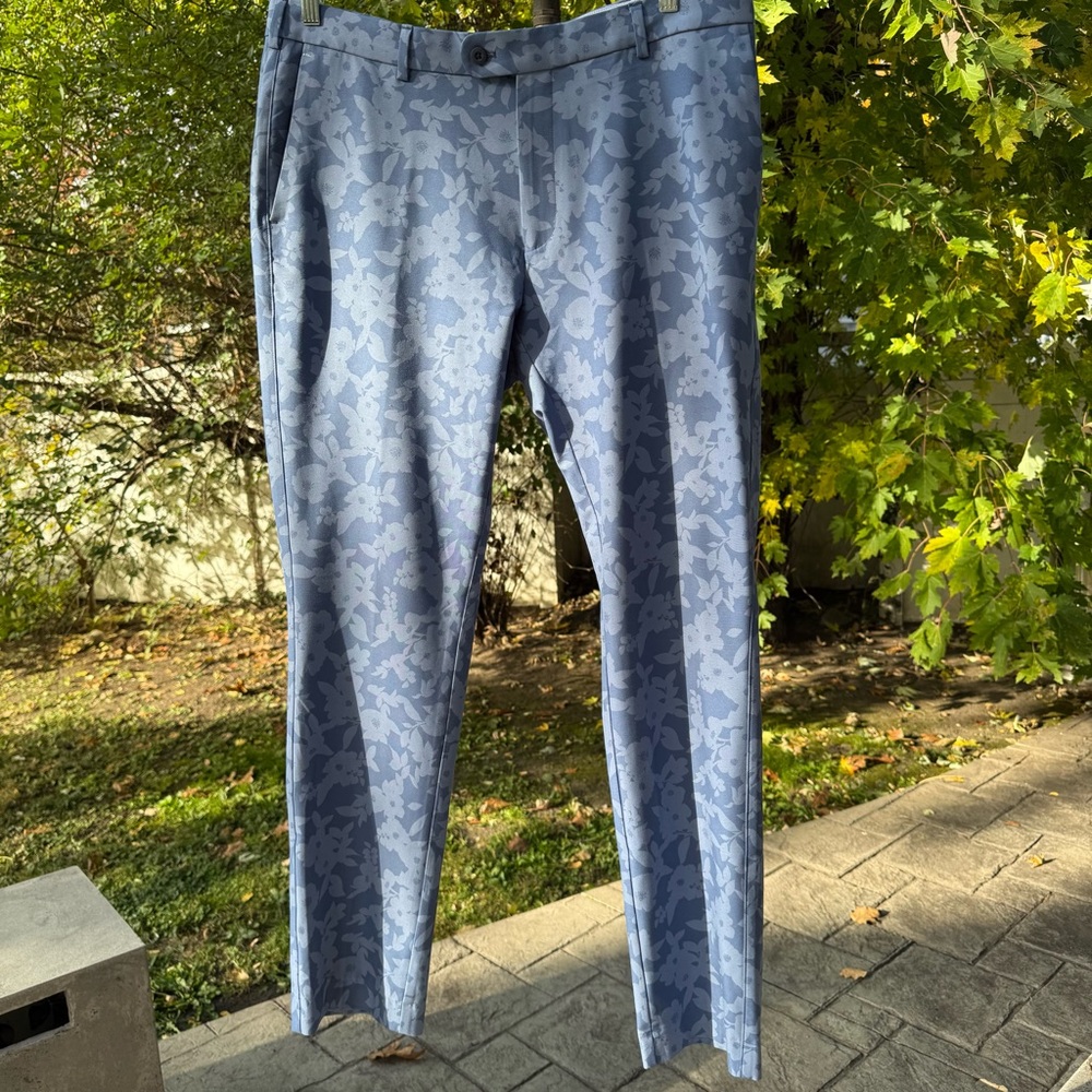 SOLD
Peter Millar Blue Floral Pants